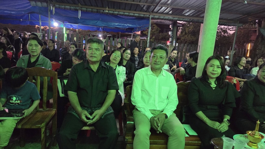 ร่วมวางพวงหรีดเคารพศพ และฟังสวดพระอภิธรรมในงาน บำเพ็ญกุศลศพ นางอัจฉรินธร ดาบพระทิตย์ (ครูจูม) ครูศูนย์พัฒนาเด็กเล็กบ้านโนนงาม